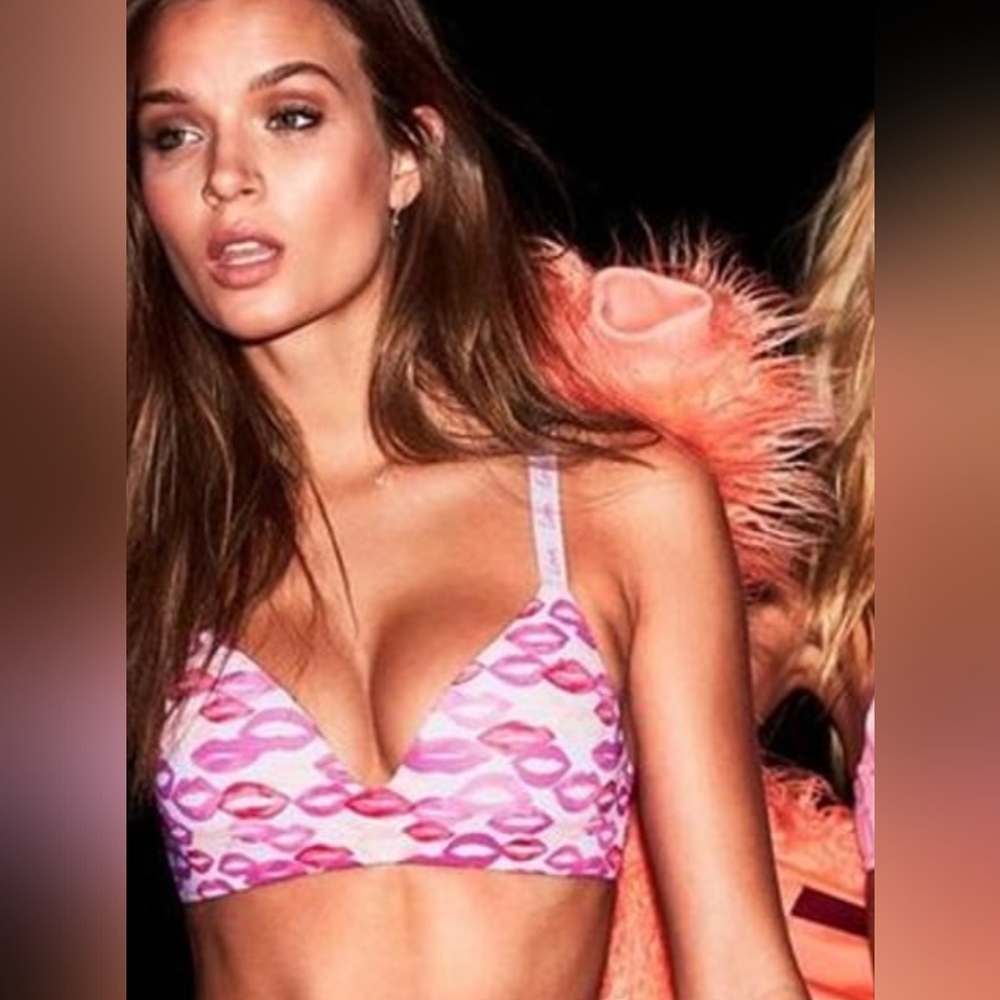Victoria's Secret Lightly Lined Perfect Coverage T-Shirt Bra Lip Kiss Size 34C